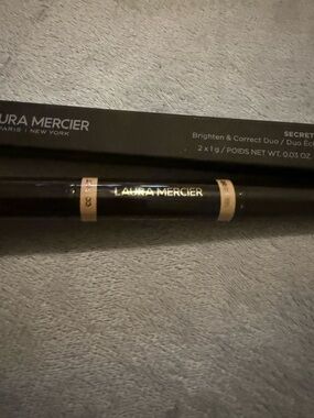 laura mercier Black & Beige Double-Ended Corrector Stick